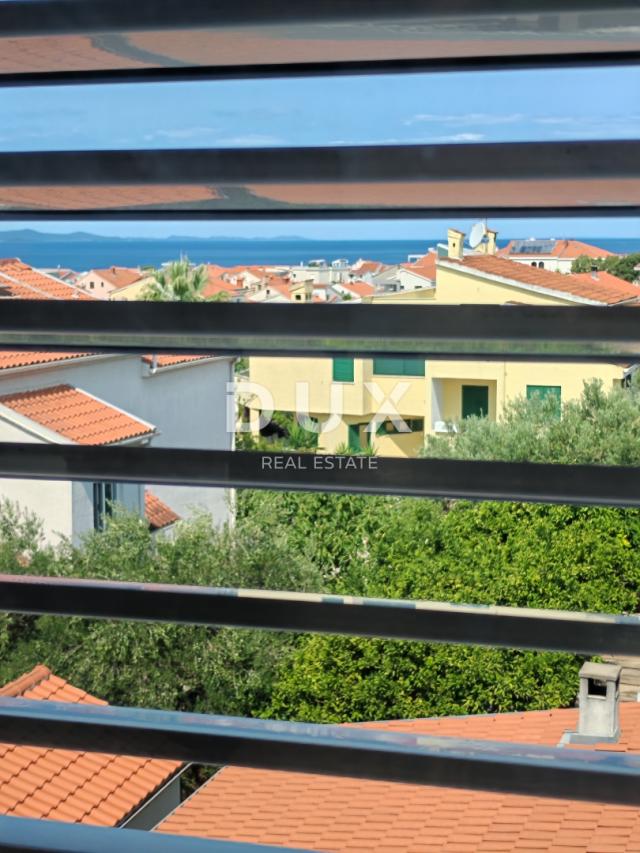 ZADAR, BORIK - Kompletno namješten dvoetažni stan s prekrasnim pogledom na more!