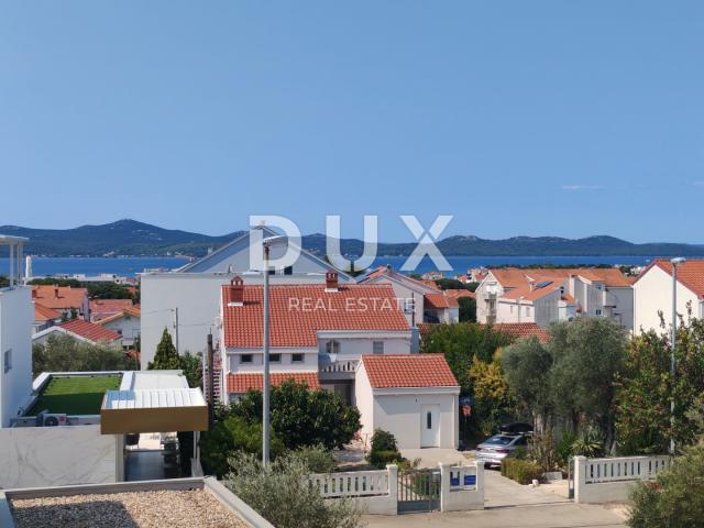 ZADAR, BORIK - Kompletno namješten dvoetažni stan s prekrasnim pogledom na more!