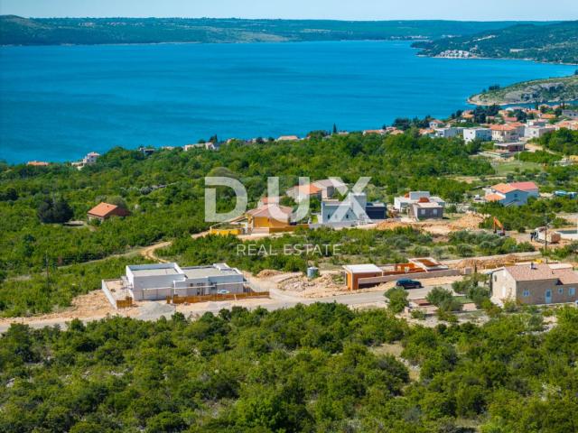 ZADAR, MASLENICA - Građevinsko zemljište s idejnim projektom!