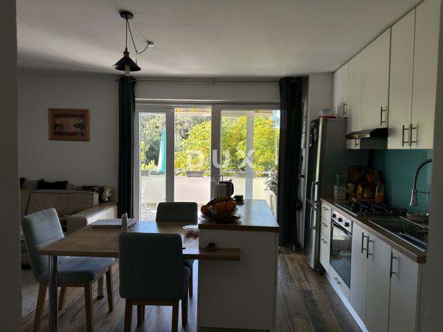 ZADAR, DIKLO – Atraktivan apartman s vrtom i pogledom na more!