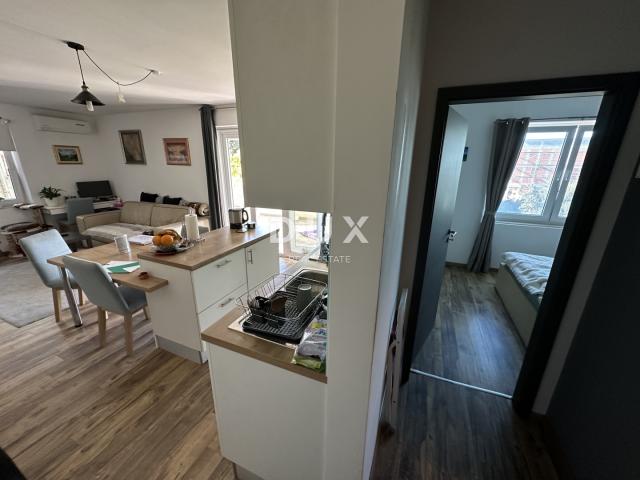 ZADAR, DIKLO – Atraktivan apartman s vrtom i pogledom na more!