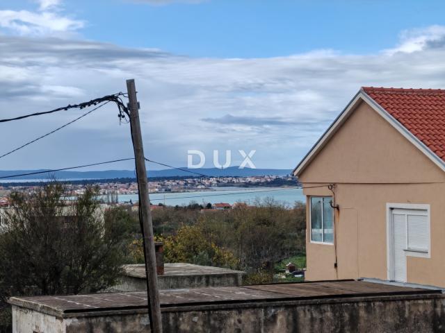 ZADAR, VRSI - Vrhunska dvojna kuća s pogledom na more i okućnicom! B