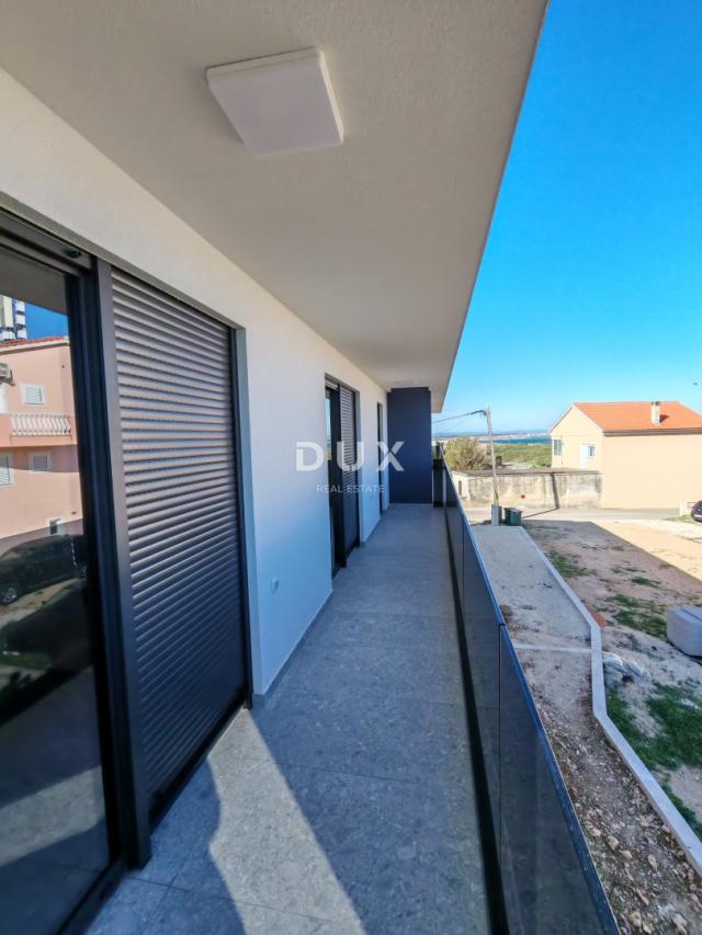 ZADAR, VRSI - Vrhunska dvojna kuća s pogledom na more i okućnicom! B
