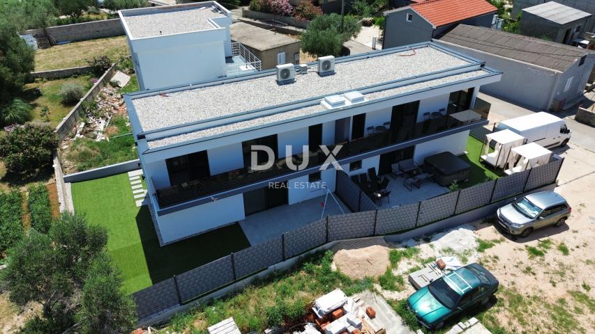 ZADAR, VRSI - Vrhunska dvojna kuća s pogledom na more i okućnicom! B