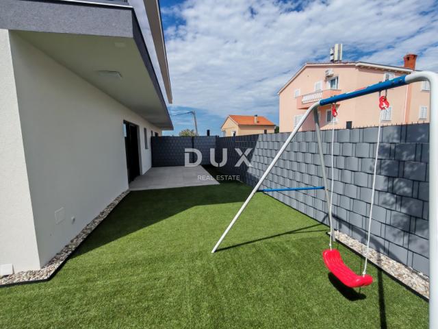 ZADAR, VRSI - Vrhunska dvojna kuća s pogledom na more i okućnicom! B