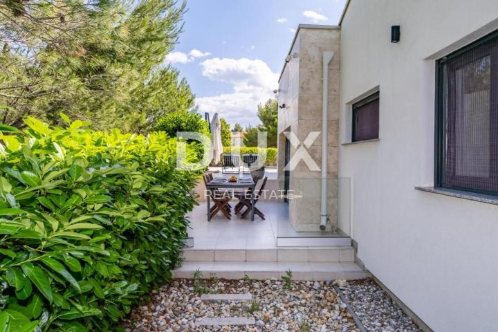 ZADAR, PRIDRAGA - Luksuzna vila s bazenom u blizini mora