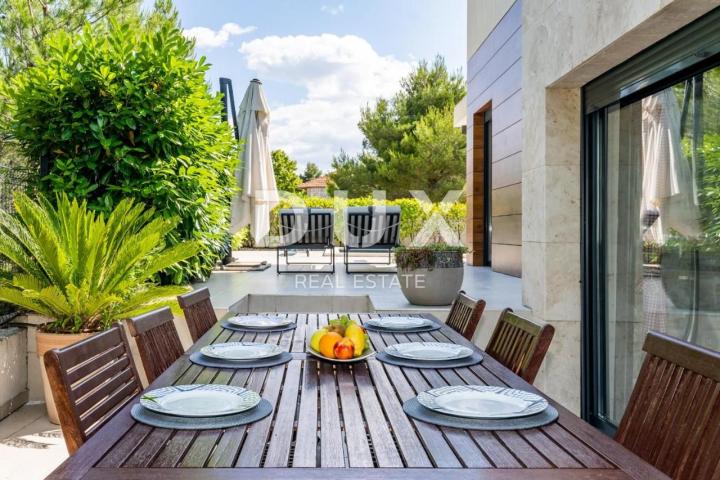 ZADAR, PRIDRAGA - Luksuzna vila s bazenom u blizini mora
