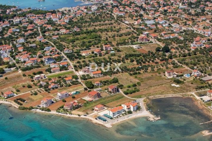 ZADAR, SUKOŠAN - Građevinsko zemljište na top lokaciji 56 m od plaže!