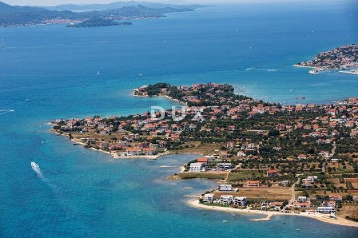 ZADAR, SUKOŠAN - Zemljište s već postojećim objektom! 