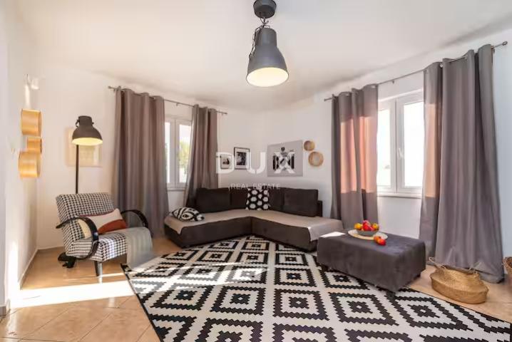ZADAR, MURVICA GORNJA - Kamena vila s bazenom! Biznis investicija!