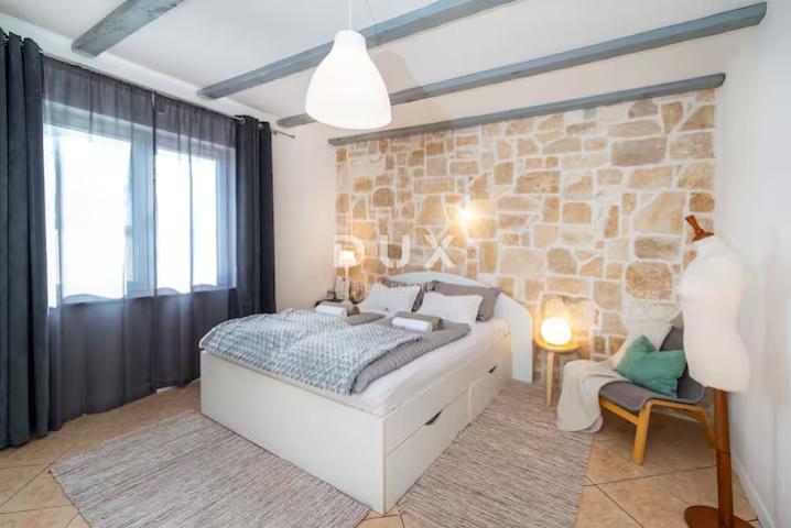 ZADAR, MURVICA GORNJA - Kamena vila s bazenom! Biznis investicija!