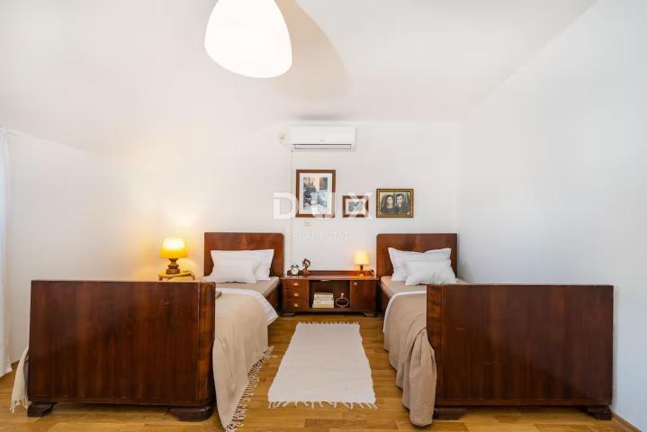 ZADAR, MURVICA GORNJA - Kamena vila s bazenom! Biznis investicija!