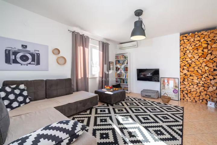 ZADAR, MURVICA GORNJA - Kamena vila s bazenom! Biznis investicija!