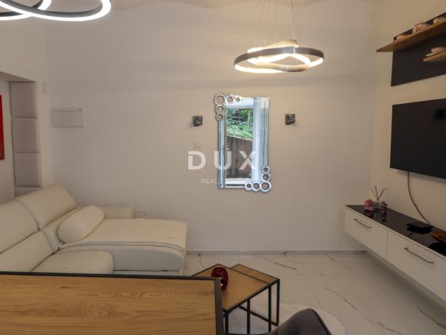 OPATIJA, CENTAR - studio apartman u povijesnoj vili drugi red do mora, UREĐEN!