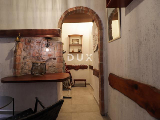 OPATIJA, CENTAR - studio apartman u povijesnoj vili drugi red do mora, UREĐEN!