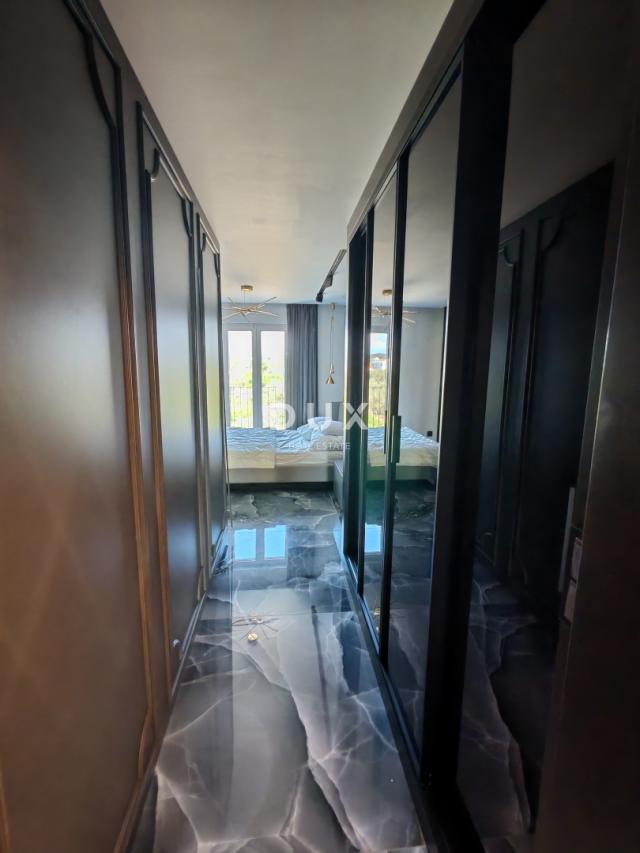 ZADAR, SUKOŠAN - Luksuzno namješten penthouse 50 m od plaže!