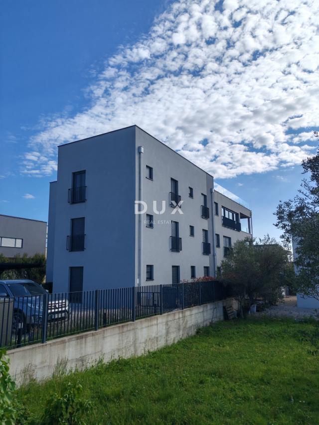 ZADAR, SUKOŠAN - Luksuzno namješten penthouse 50 m od plaže!