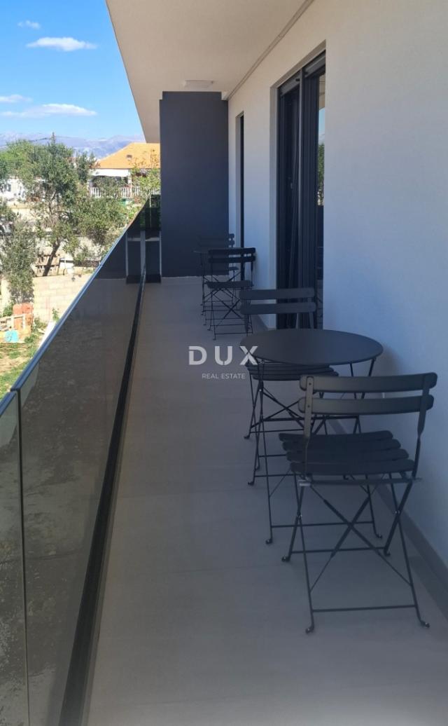 ZADAR, VRSI - Kompletno namještena dvojna kuća s pogledom na more i okućnicom! A
