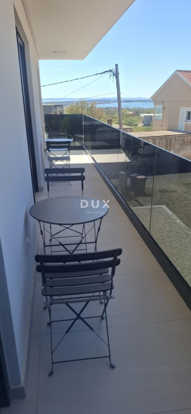 ZADAR, VRSI - Kompletno namještena dvojna kuća s pogledom na more i okućnicom! A