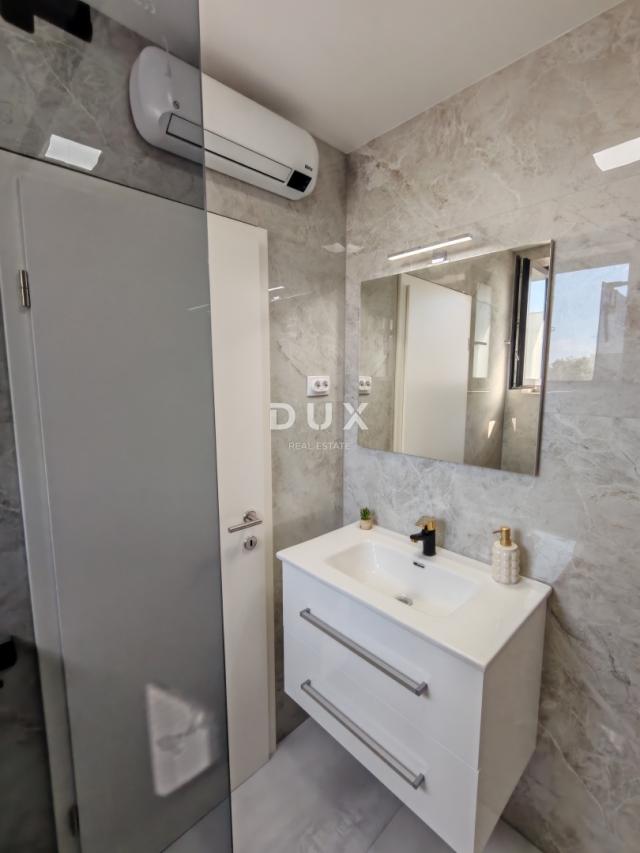 ZADAR, VRSI - Kompletno namještena dvojna kuća s pogledom na more i okućnicom! A
