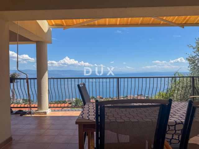 OPATIJA, LOVRAN - samostojeća kuća s garažom i panoramskim pogledom na more, PRILIKA