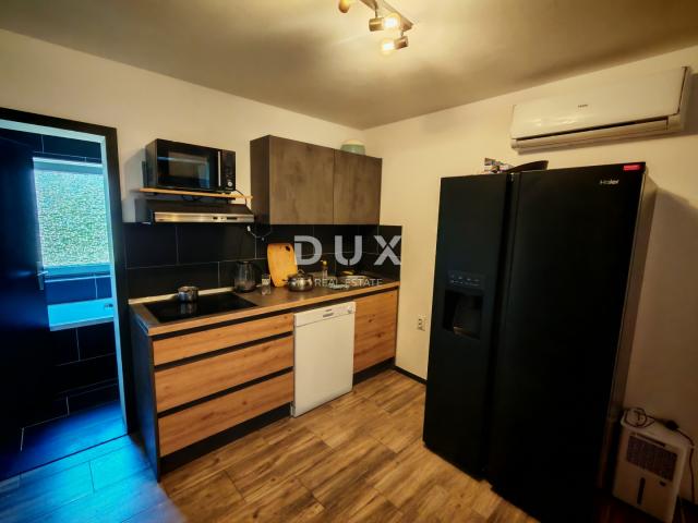 ZADAR, MASLENICA - Kuća s 4 apartmana, 10 spavaćih soba s pogledom na more!