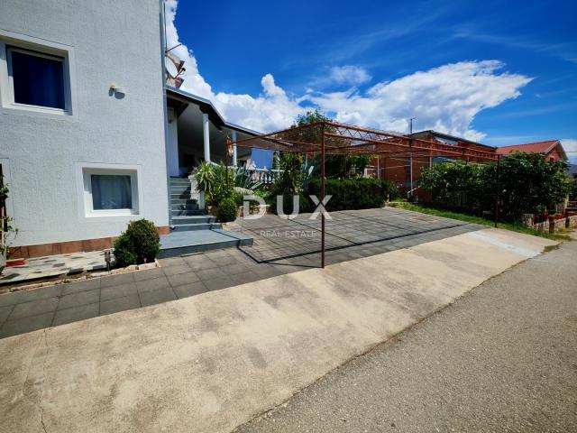 ZADAR, MASLENICA - Kuća s 4 apartmana, 10 spavaćih soba s pogledom na more!