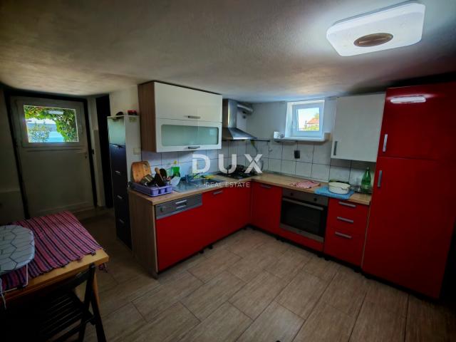 ZADAR, MASLENICA - Kuća s 4 apartmana, 10 spavaćih soba s pogledom na more!