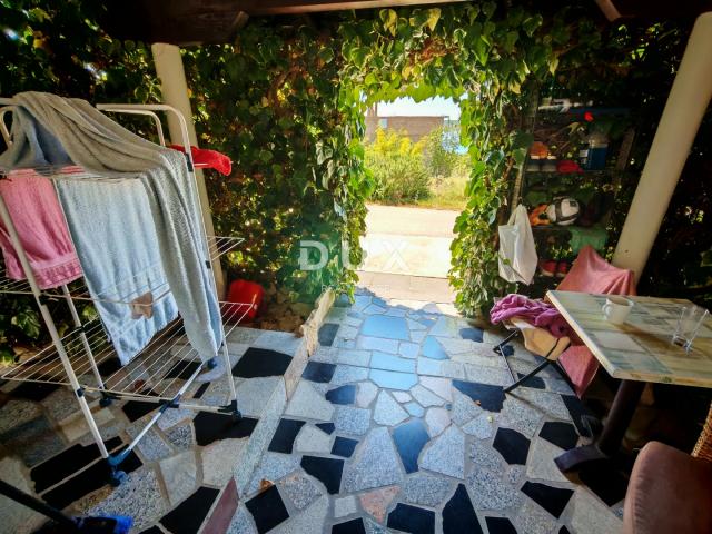 ZADAR, MASLENICA - Kuća s 4 apartmana, 10 spavaćih soba s pogledom na more!