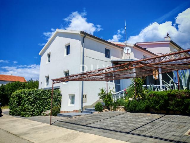 ZADAR, MASLENICA - Kuća s 4 apartmana, 10 spavaćih soba s pogledom na more!