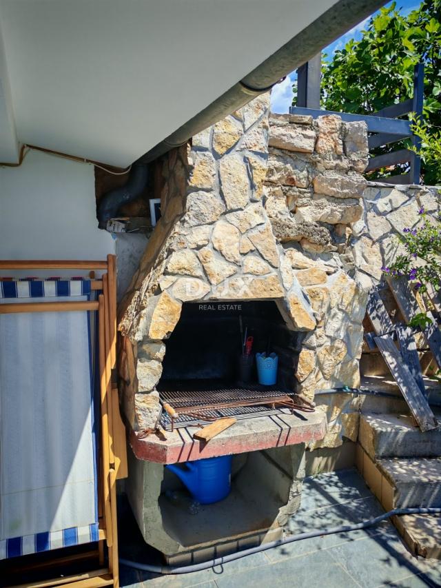 ZADAR, MASLENICA - Kuća s 4 apartmana, 10 spavaćih soba s pogledom na more!