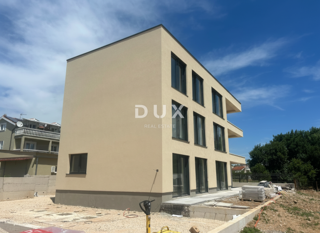VODICE – 3SS+DB stan s vrtom i pogledom na more, 70 m od mora i plaže