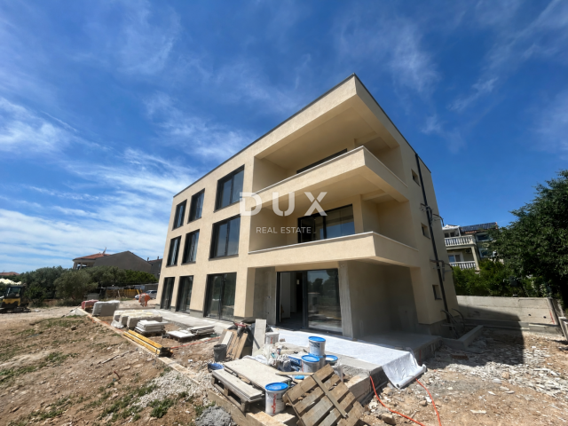 VODICE – 3SS+DB stan s vrtom i pogledom na more, 70 m od mora i plaže