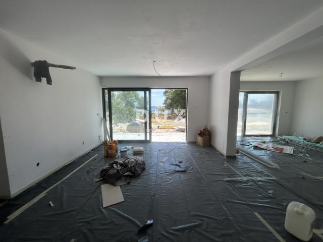 VODICE – 3SS+DB stan s vrtom i pogledom na more, 70 m od mora i plaže