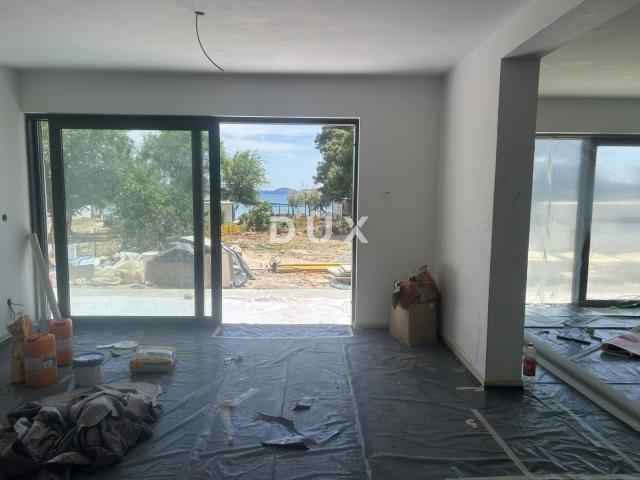 VODICE – 3SS+DB stan s vrtom i pogledom na more, 70 m od mora i plaže