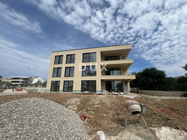 VODICE – 3SS+DB stan s vrtom i pogledom na more, 70 m od mora i plaže