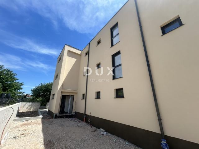 VODICE – 3SS+DB stan s terasom i pogledom na more, 70 m od mora i plaže