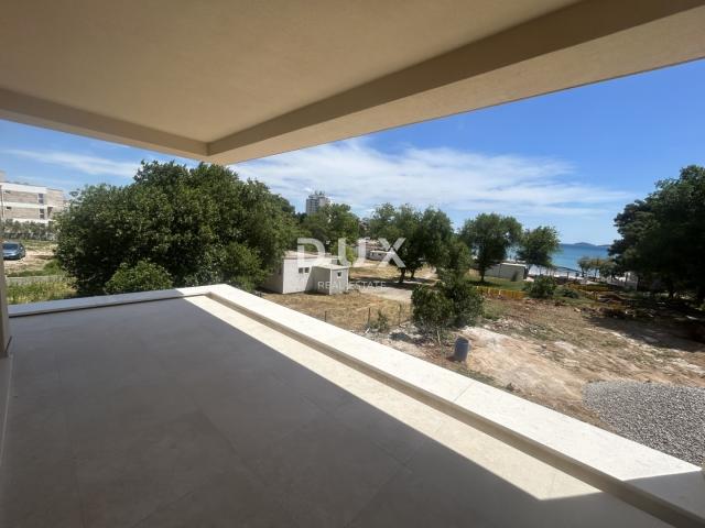 VODICE – 3SS+DB stan s terasom i pogledom na more, 70 m od mora i plaže