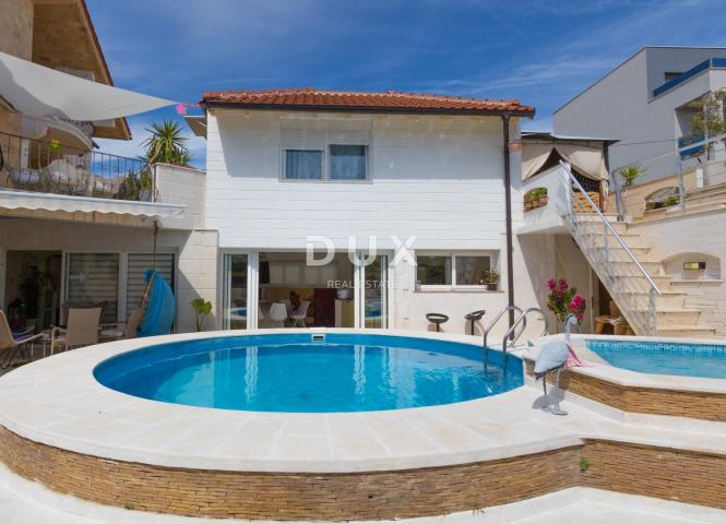 DALMACIJA, VODICE - Apartmanska kuća 
