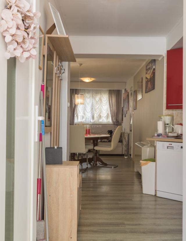 DALMACIJA, VODICE - Apartmanska kuća 