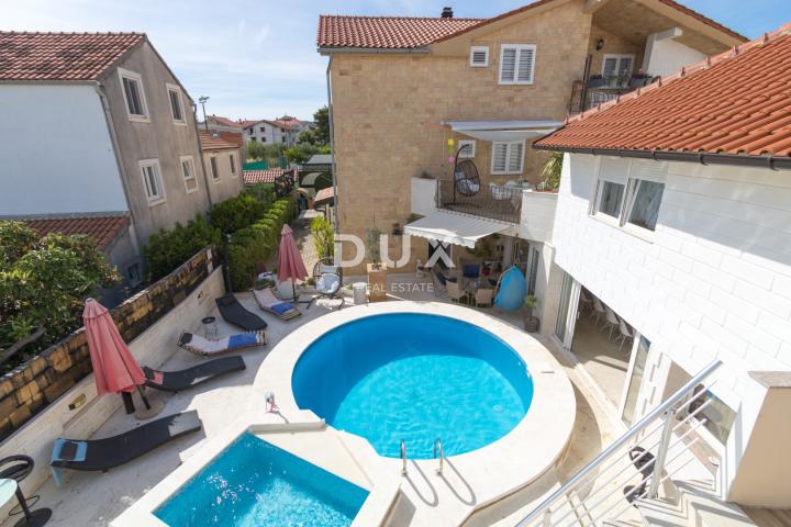 DALMACIJA, VODICE - Apartmanska kuća 