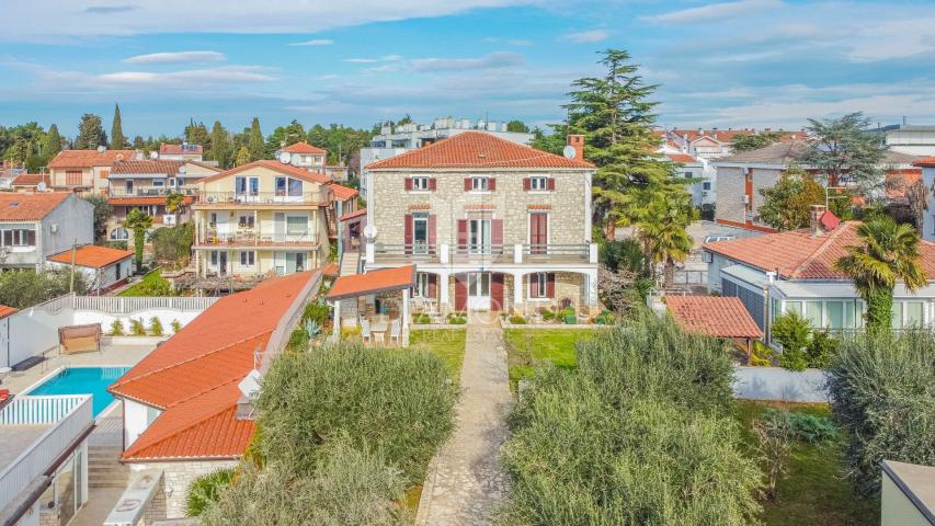 Umag, apartmanska kuća 1. red do mora!