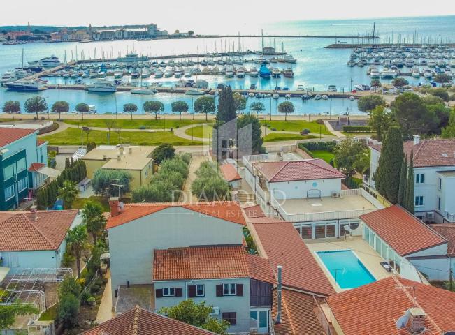 Umag, apartmanska kuća 1. red do mora!