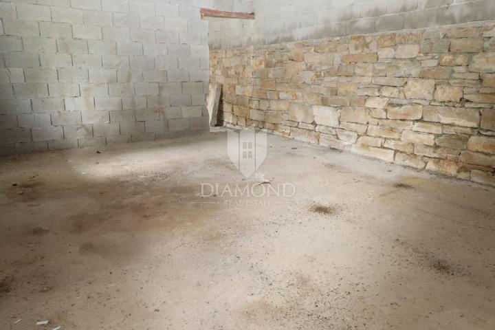 Poreč, okolica - roh-bau kuća u mirnom okruženju