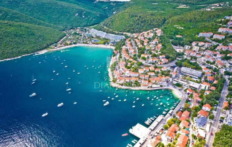 Rabac, dvosoban stan s prekrasnim pogledom na more!