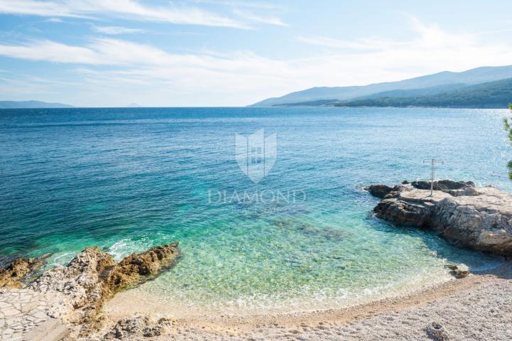 Rabac, dvosoban stan s prekrasnim pogledom na more!