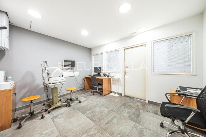 Zagreb, Savska ulica, ulični poslovni prostor lokal 80 m²
