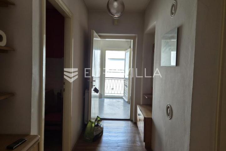 Zagreb, Savska ulica, ulični poslovni prostor lokal 80 m²