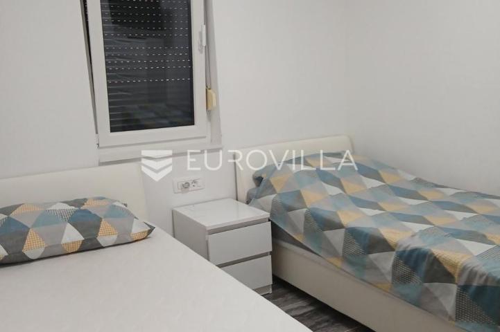 Vir, trosoban stan u prizemlju s vrtom na izvrsnoj lokaciji
