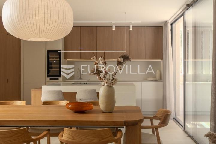 Istra, Labin, vrhunska moderna villa D, grijani bazen 48 m², 2365 m² uređene okućnice